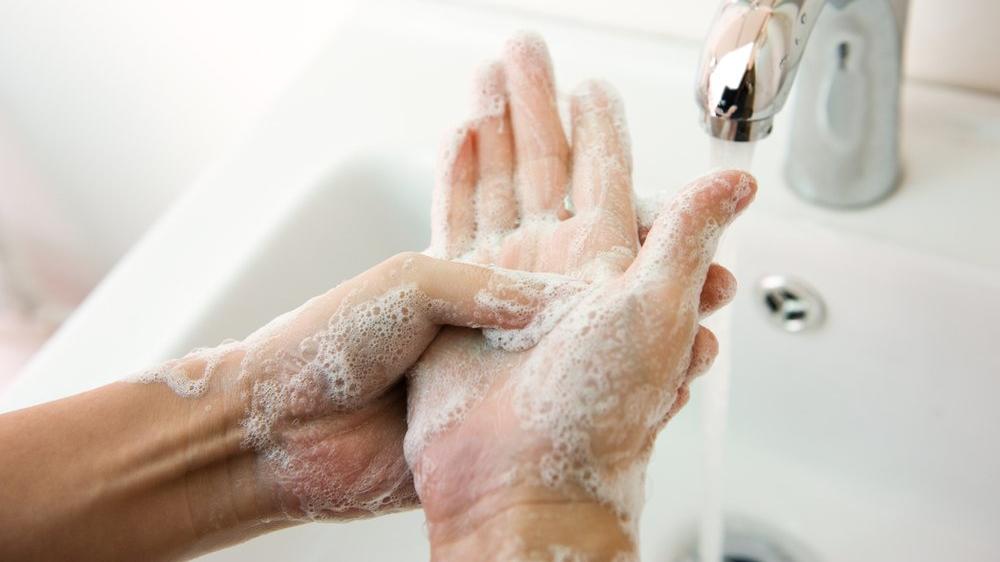sıcak su ile el yıkama