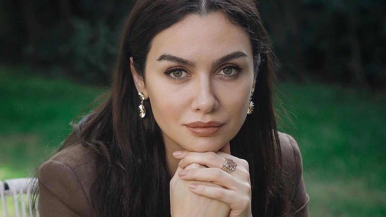 Birce Akalay: A Beautiful And Talented Woman With A Crown | NewMe